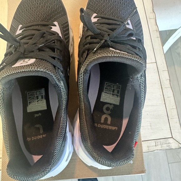 ON Women's Black and White Sneakers - Picture 4 of 5